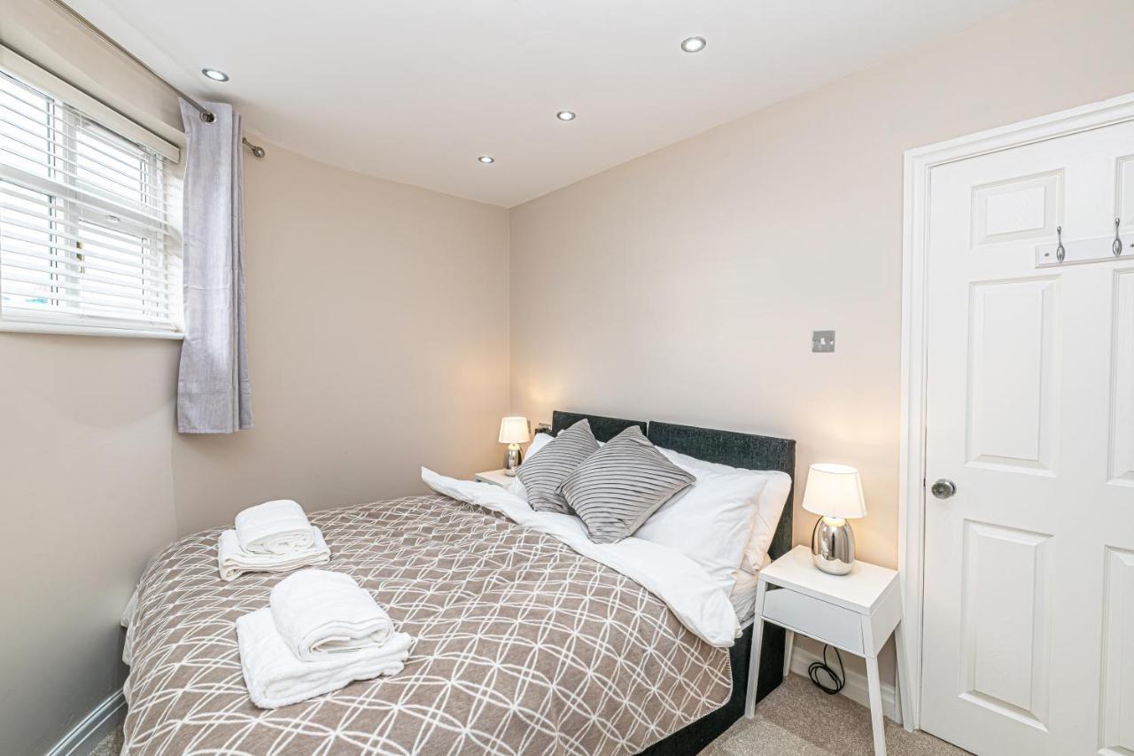 The Popular Chester Racecourse Apartments, Sleeps 4, Free Parking Exterior photo